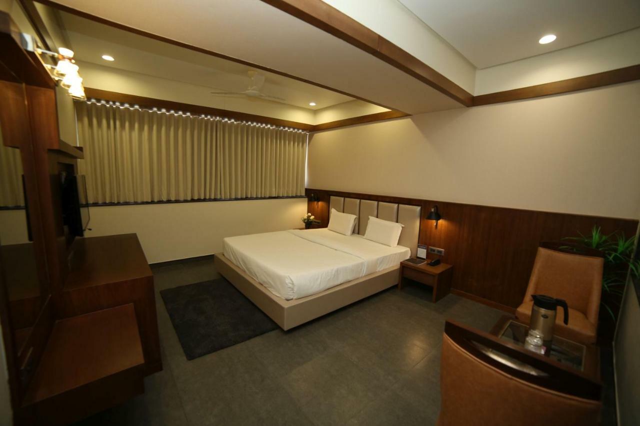 Hotel Avaante Ahmedabad Formerly Known As The Orchid Hotel Экстерьер фото