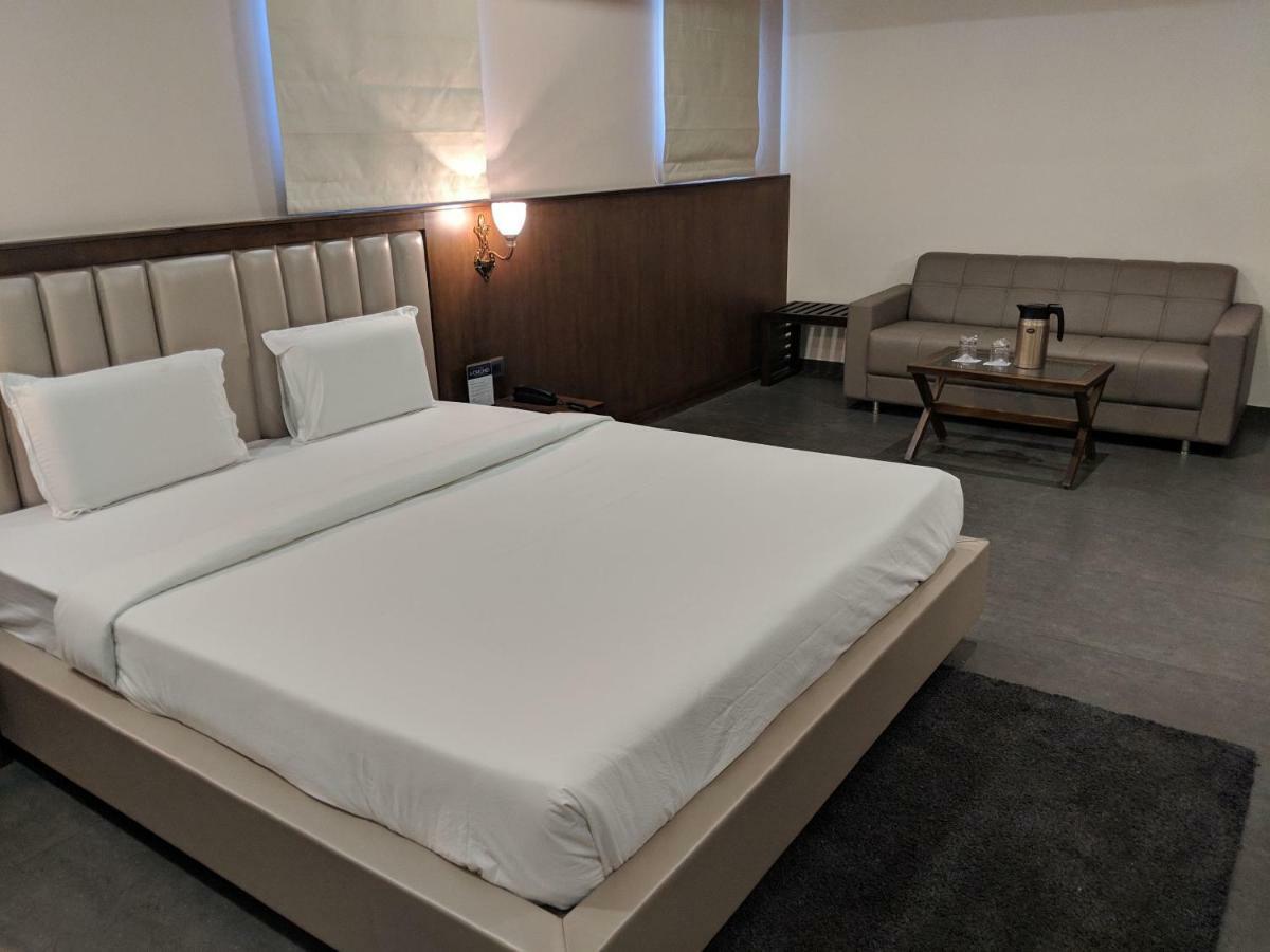 Hotel Avaante Ahmedabad Formerly Known As The Orchid Hotel Экстерьер фото
